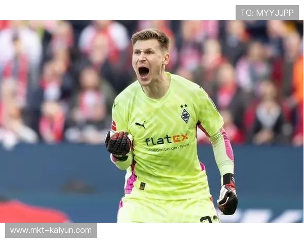 门兴格拉德巴赫3-0完胜科隆，板仓滉头球