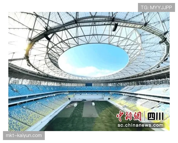 成都凤凰山专业足球场新增顶棚完工，提升极端天气下比赛稳定性